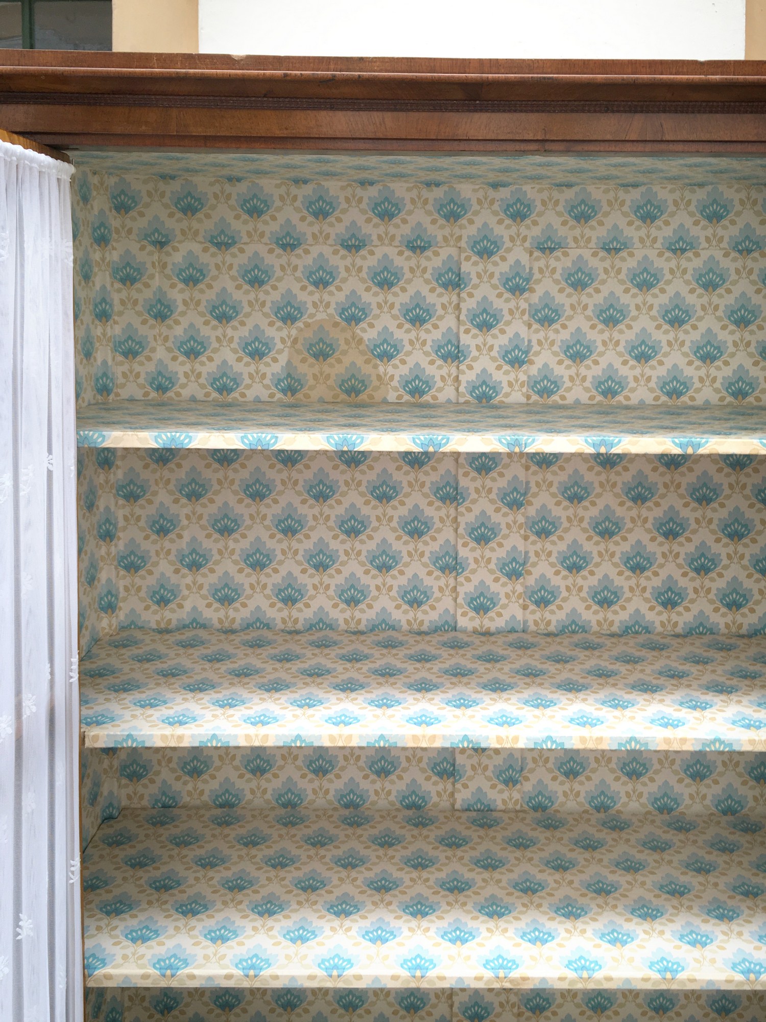 Bücherschrank Vitrinenschrank antik Schrank Biedermeier Nussholzfurnier