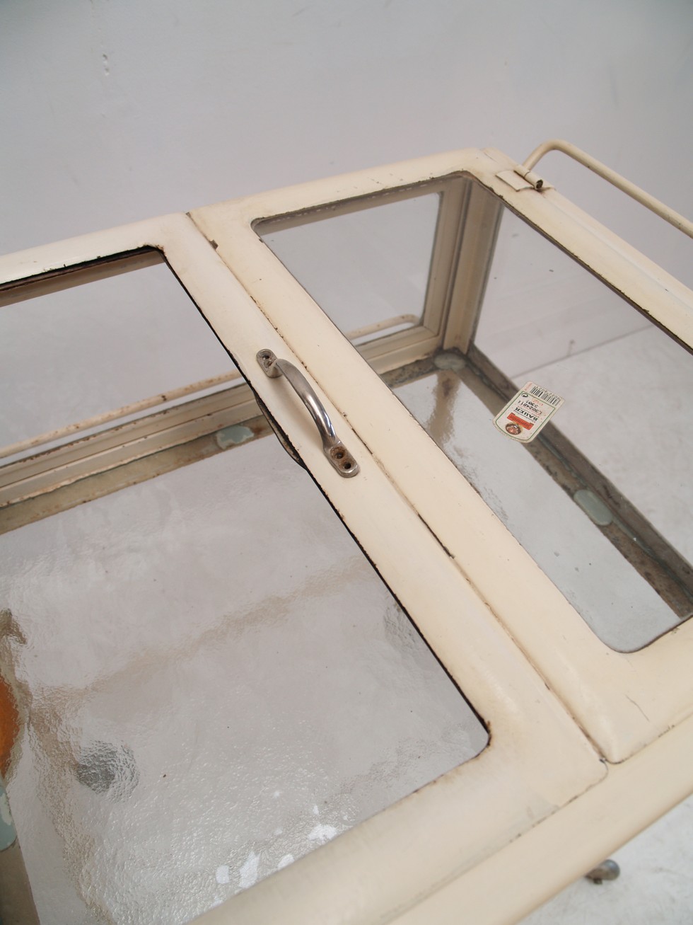 Beistelltisch Arzttisch Bauhaus Metall creme Industrialdesign Retro Möbel Vintage