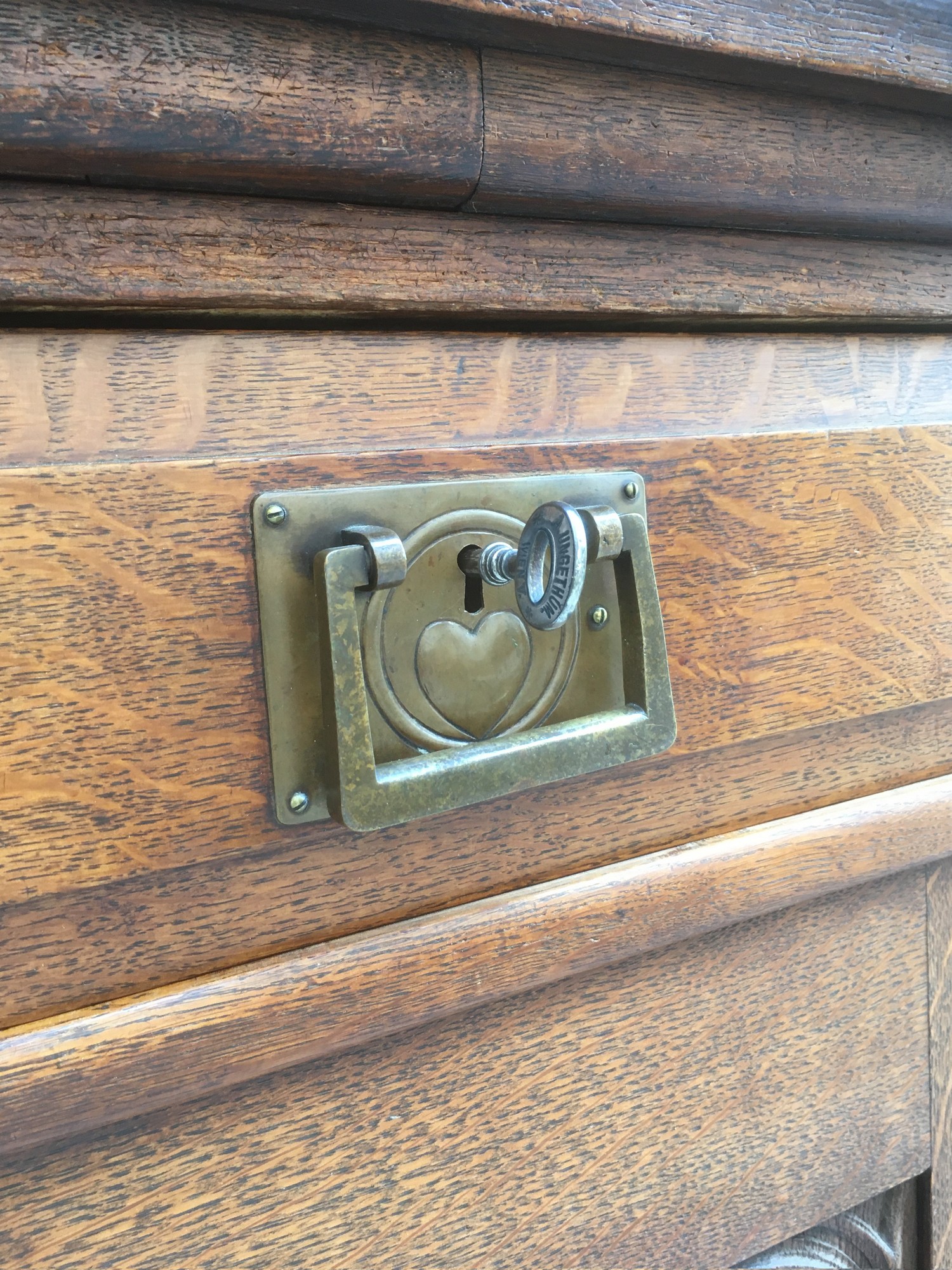 Kredenz August Ungethüm Jugendstil antik Kolo Moser Blätter Herzen Buffetschrank Schrank Buffet Vienna Möbel