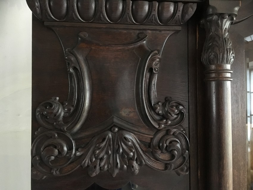 Wohnzimmerschrank antik