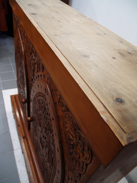 antiker Bauernschrank geschnitzt