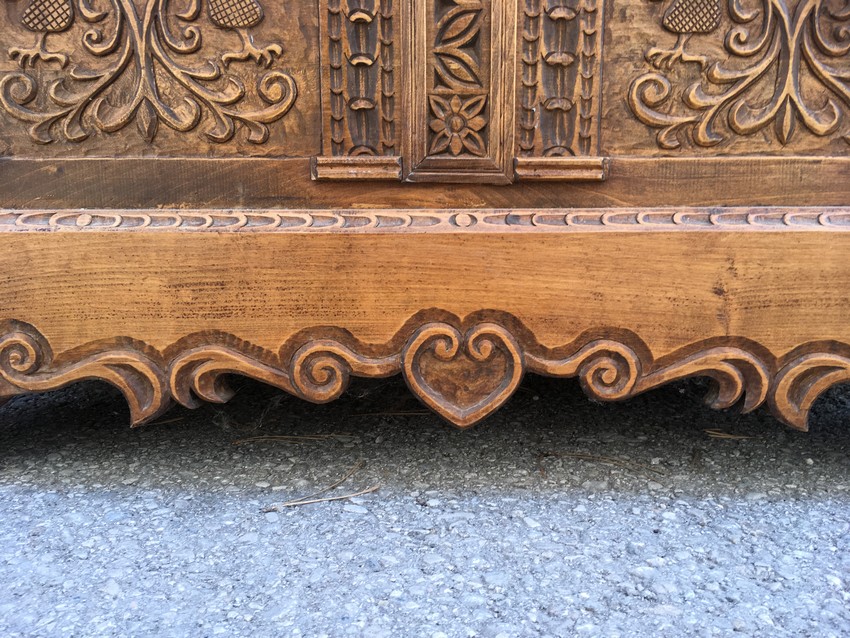 Bauerntruhe Schnitzwerk