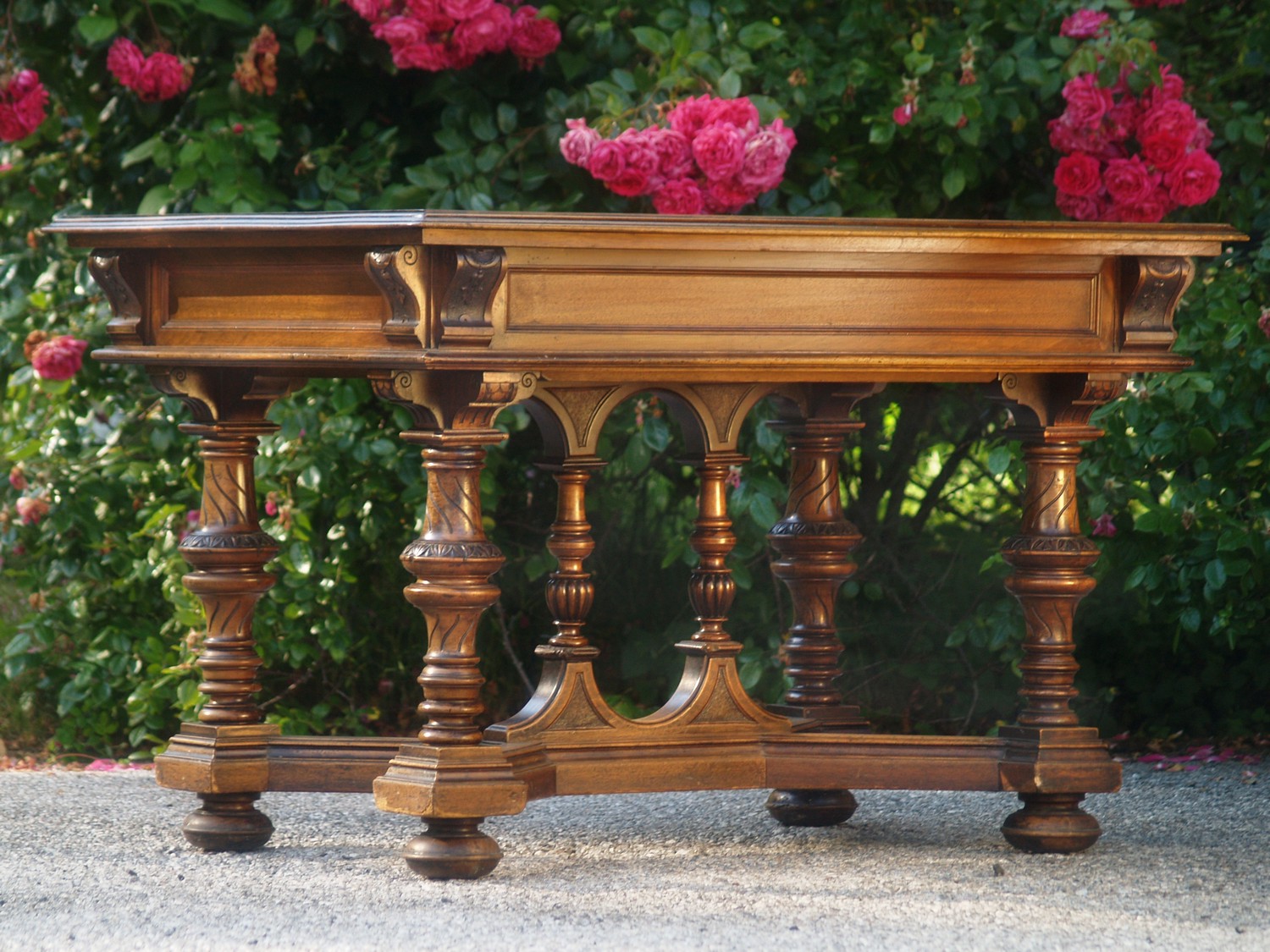 Antiker Tisch restauriert Antiker Tisch Vollholz Speisetisch Antiquität Requisite Möbel Säulen Historismus Nuss Vintage Möbel