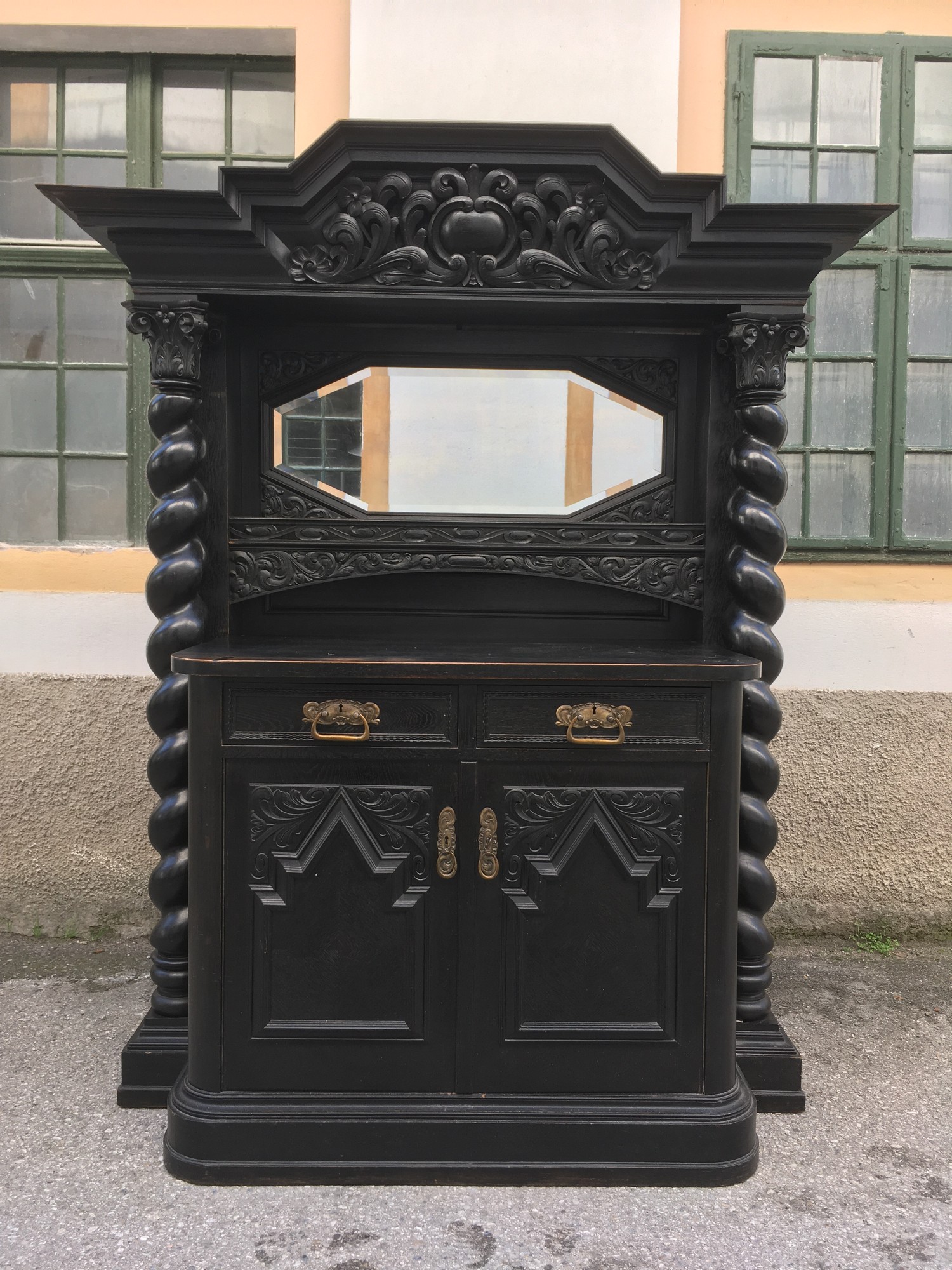 Schrank antik Säulen Danziger Barock Buffet Möbel facettierter Spiegel