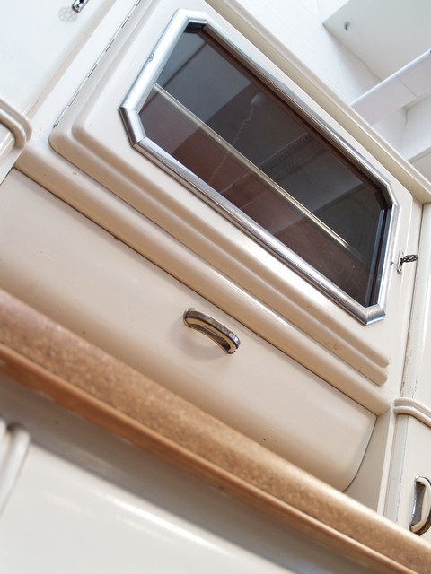 Küchenschrank creme