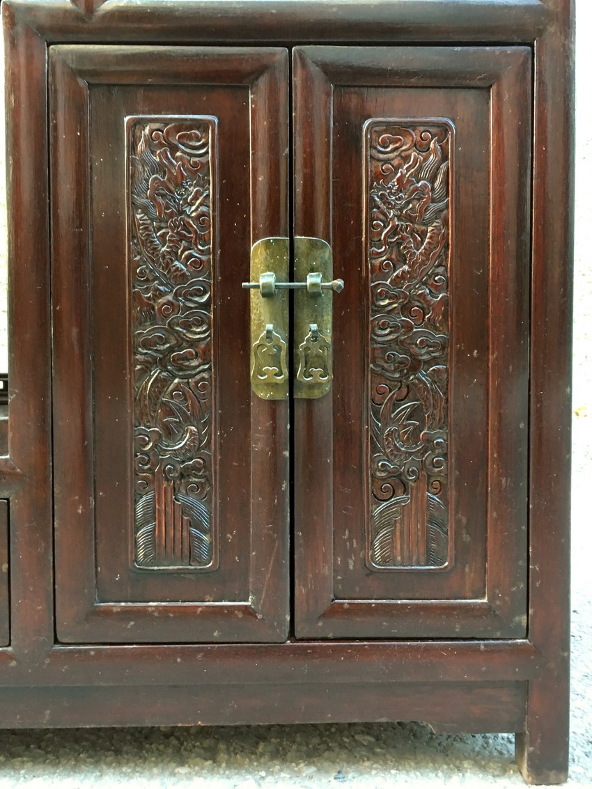 China Regal Drachen beschnitzter Vintage Schrank antik