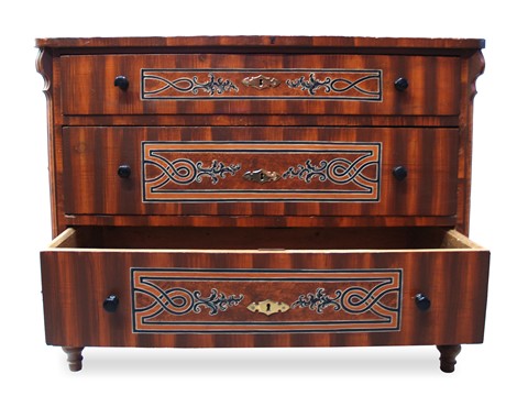 antike Kommode bemalt