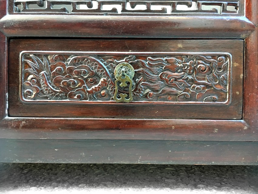 China Regal Drachen beschnitzter Vintage Schrank antik