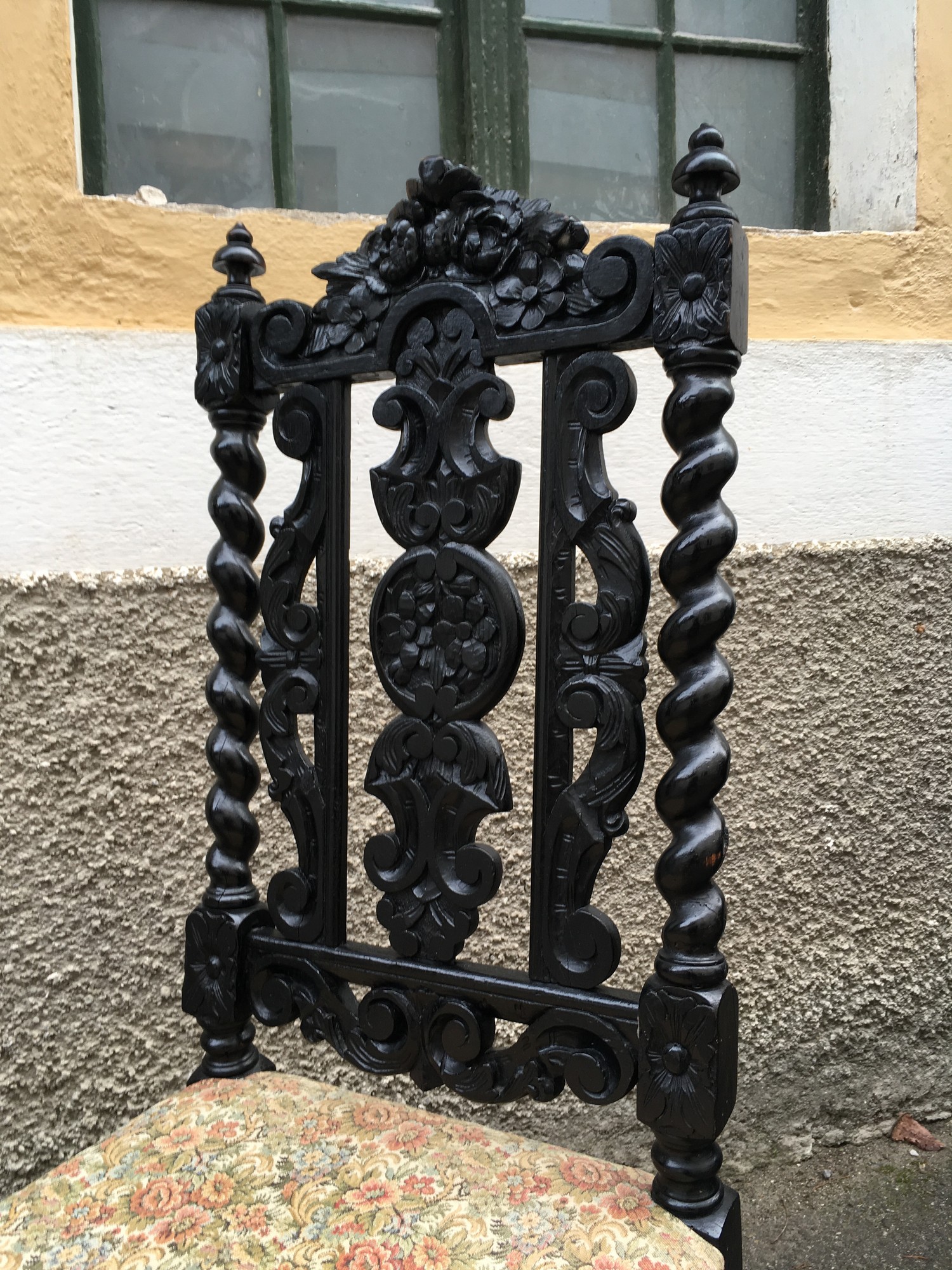 Sessel antik Vollholz Säulen noir Jagdstuhl beschnitzter Stuhl NeoRenaissance