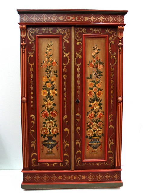 antiker Bauernschrank bemalt