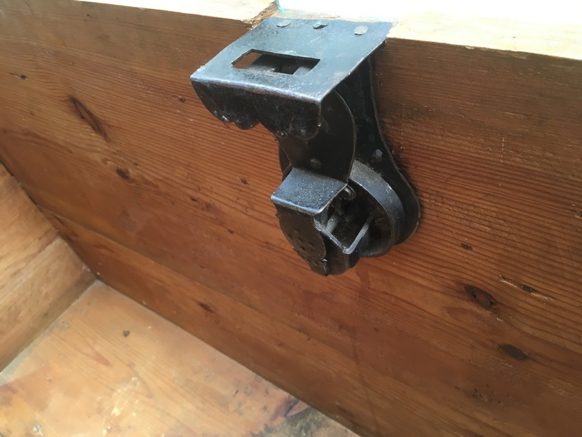 Bauerntruhe Zangenschloss