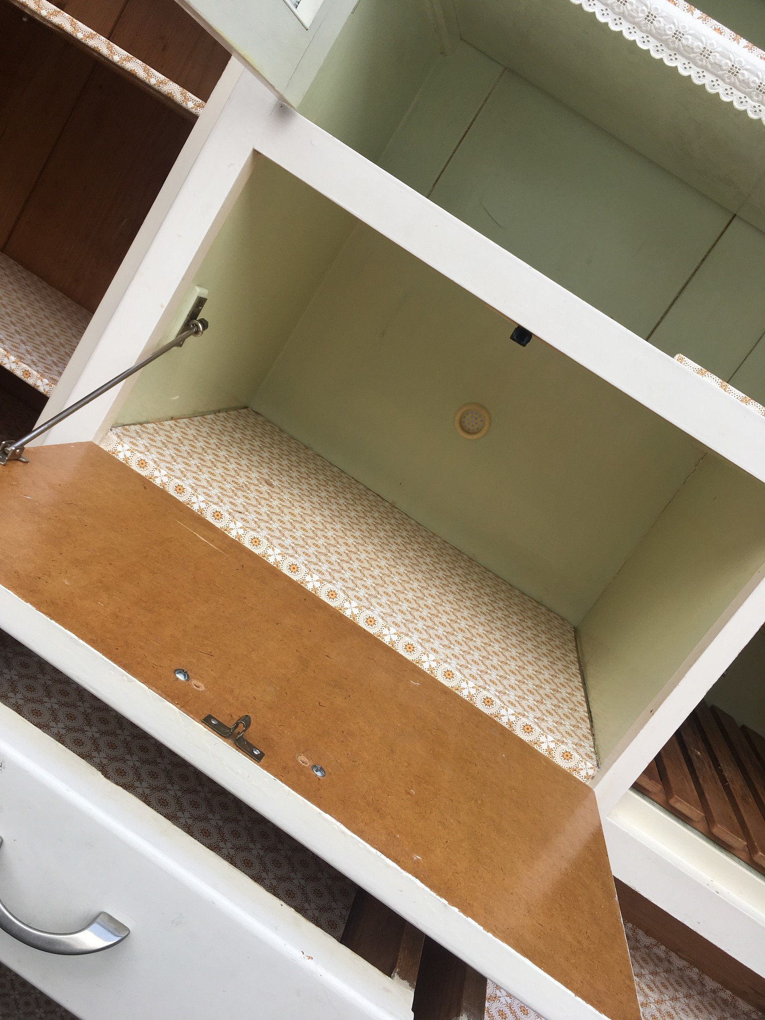 Kredenz Küchenschrank Vintage Retro dreiteilig creme MidCentury Vorratsschrank Anrichte