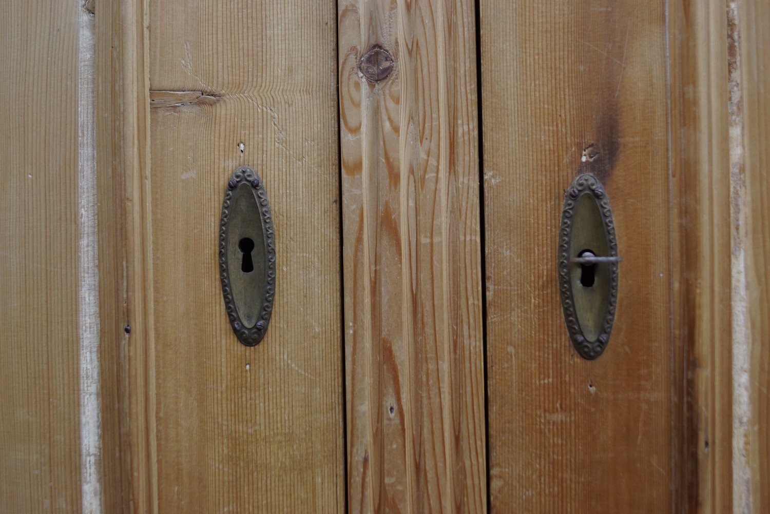 Antiker Garderobe-Schrank Weichholz Bauernschrank Kleiderschrank geteilt Antiquität