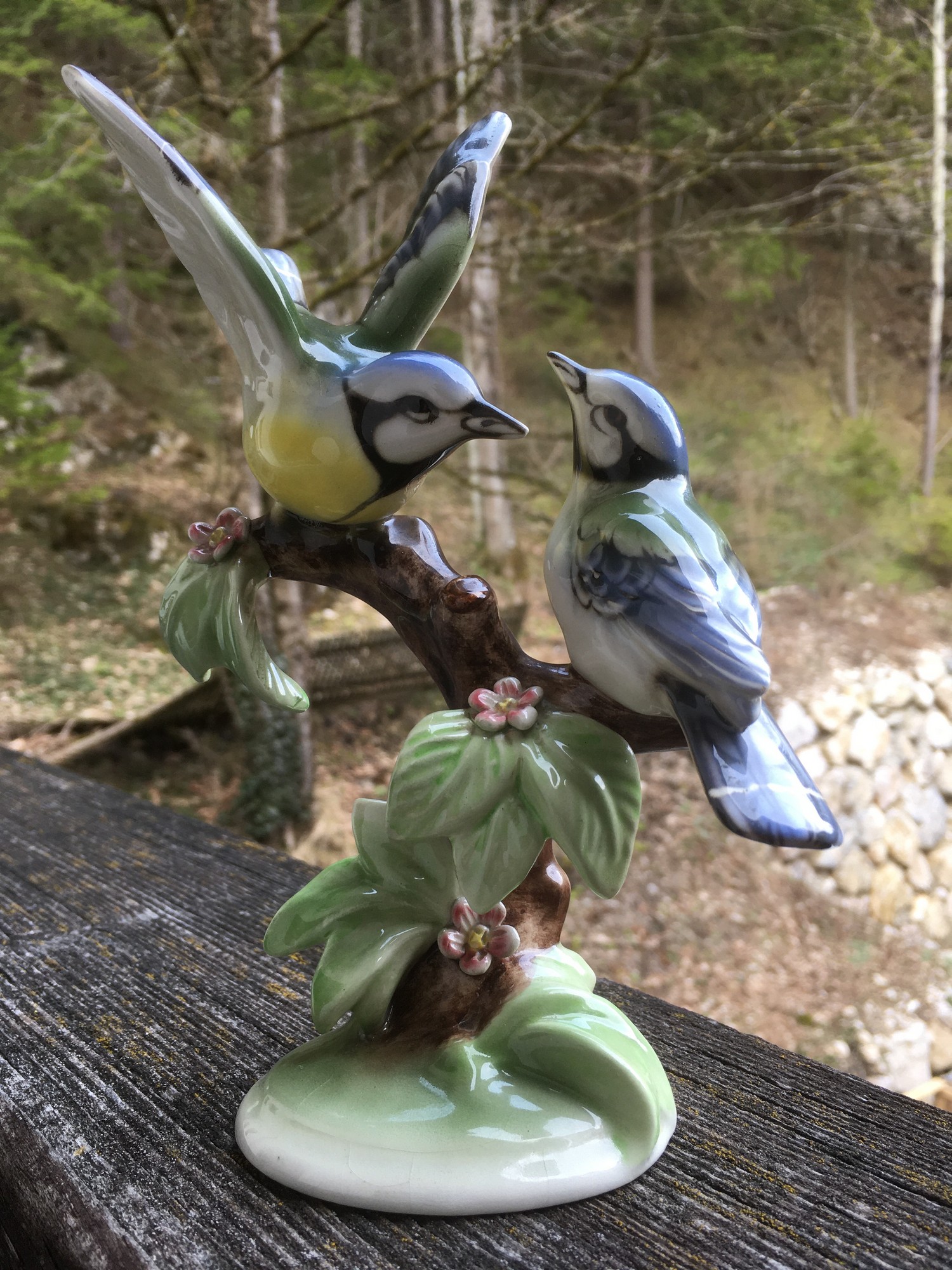 Keramos Wien "Zwei Blaumeisen auf einem Ast" Keramik Vögel
