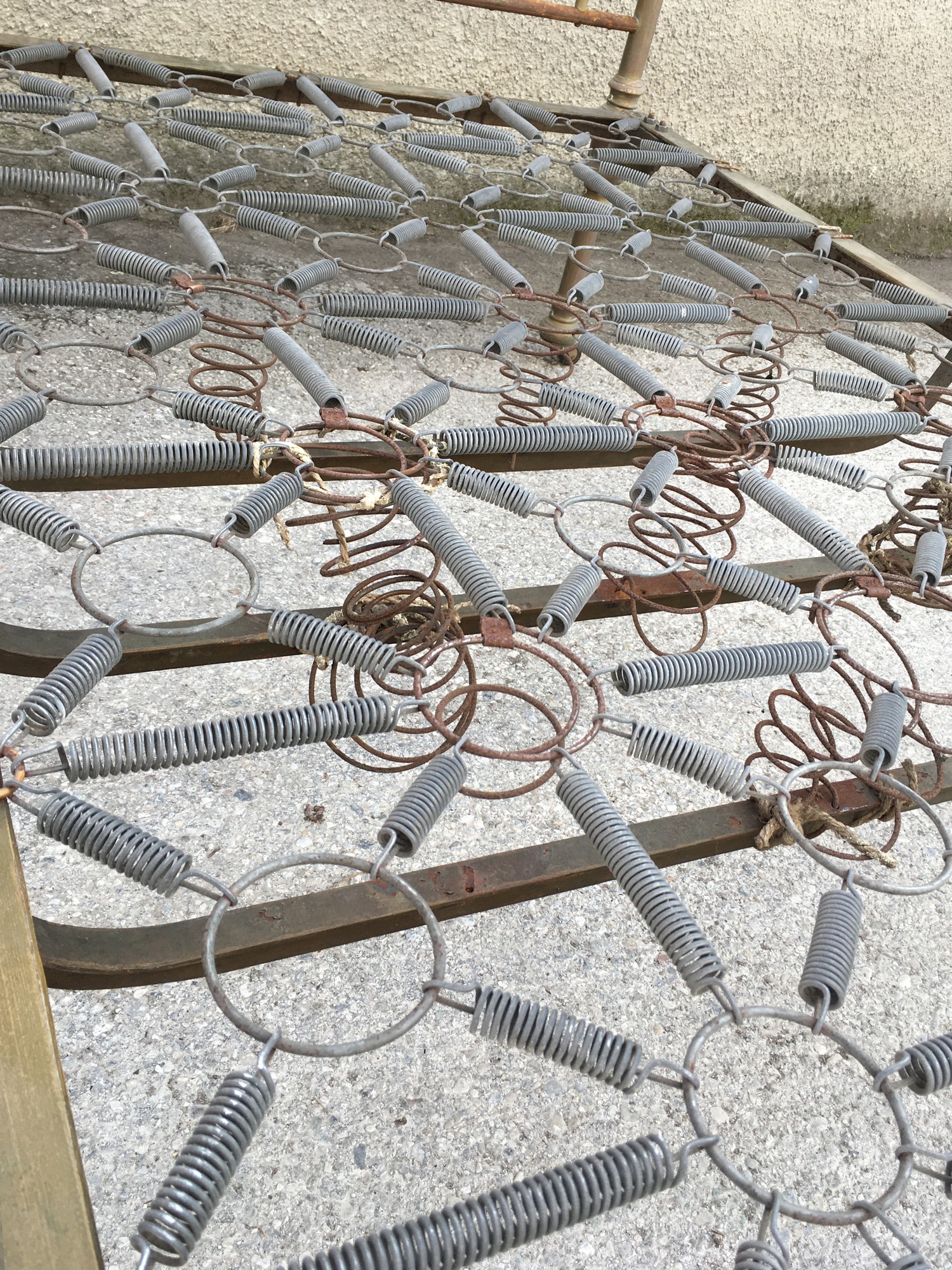 Messingbett Bett antik Jugendstil original goldfarben Messing Federrost