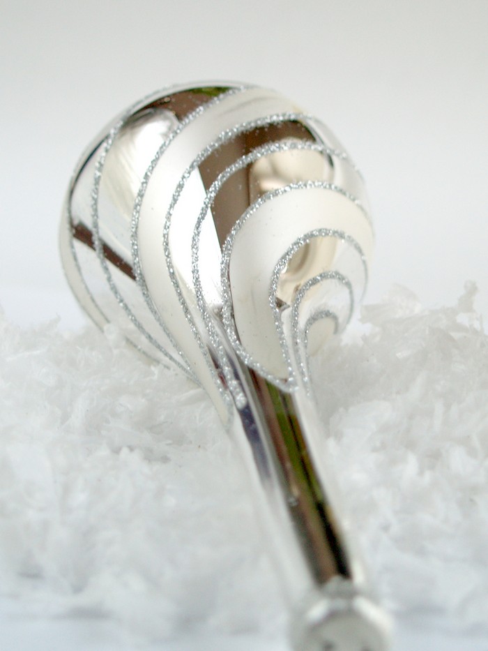 Christbaumkugel Glas Handarbeit Tropfen silber