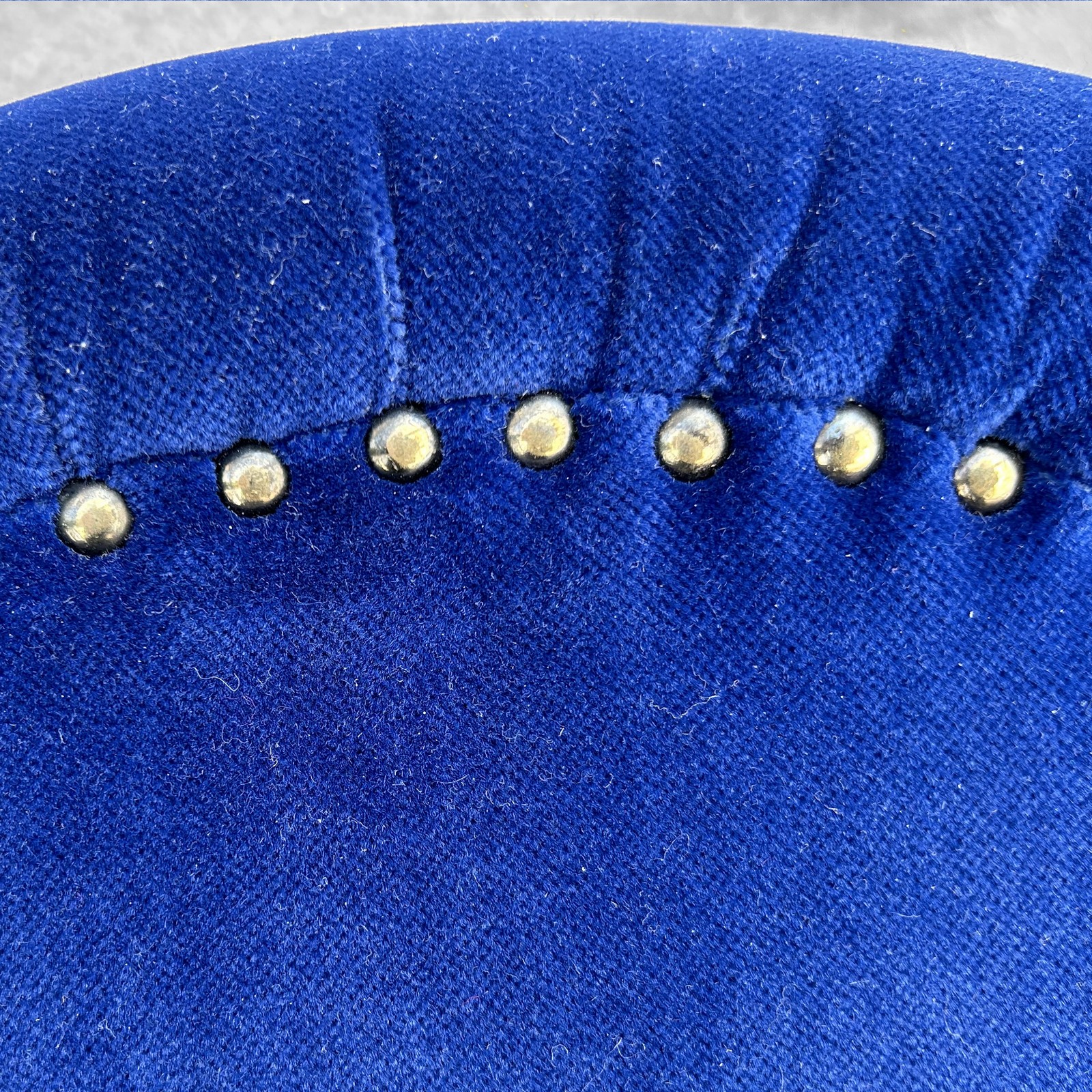 BRETZ Gaudi Hocker Fusshocker blau Velours Designklassiker Sitzhocker