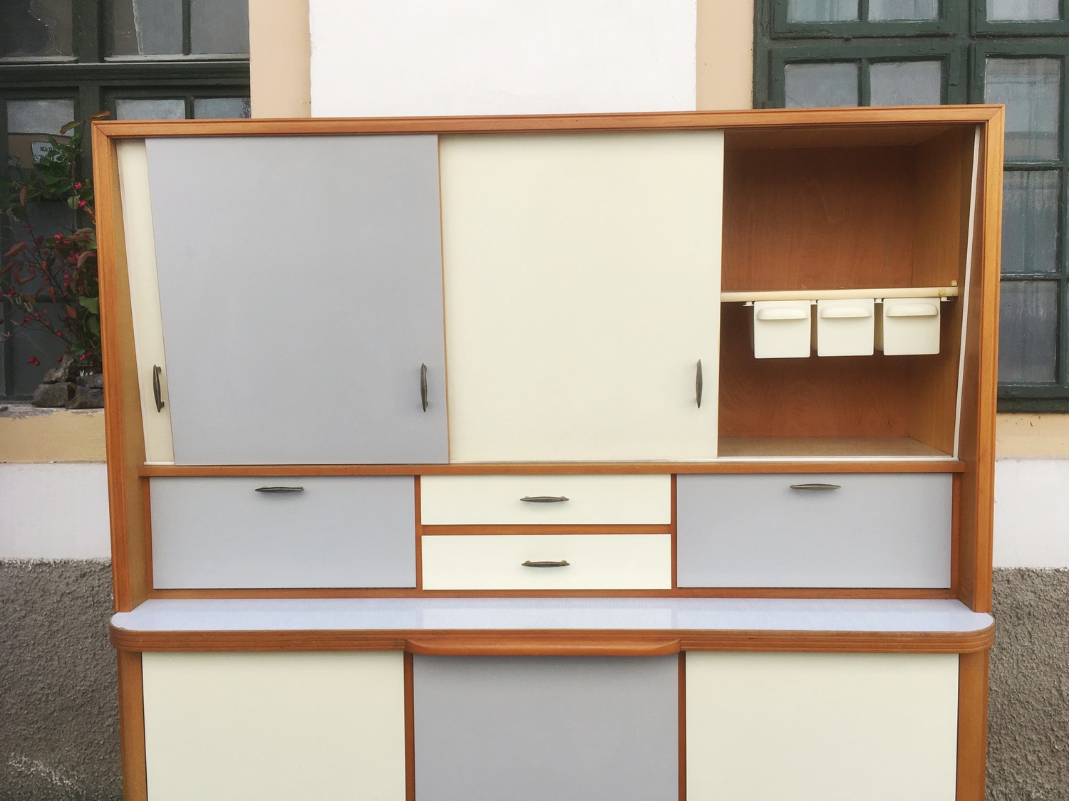 Küchenschrank creme grau Midcentury Schrank Vintage Schütten Retro