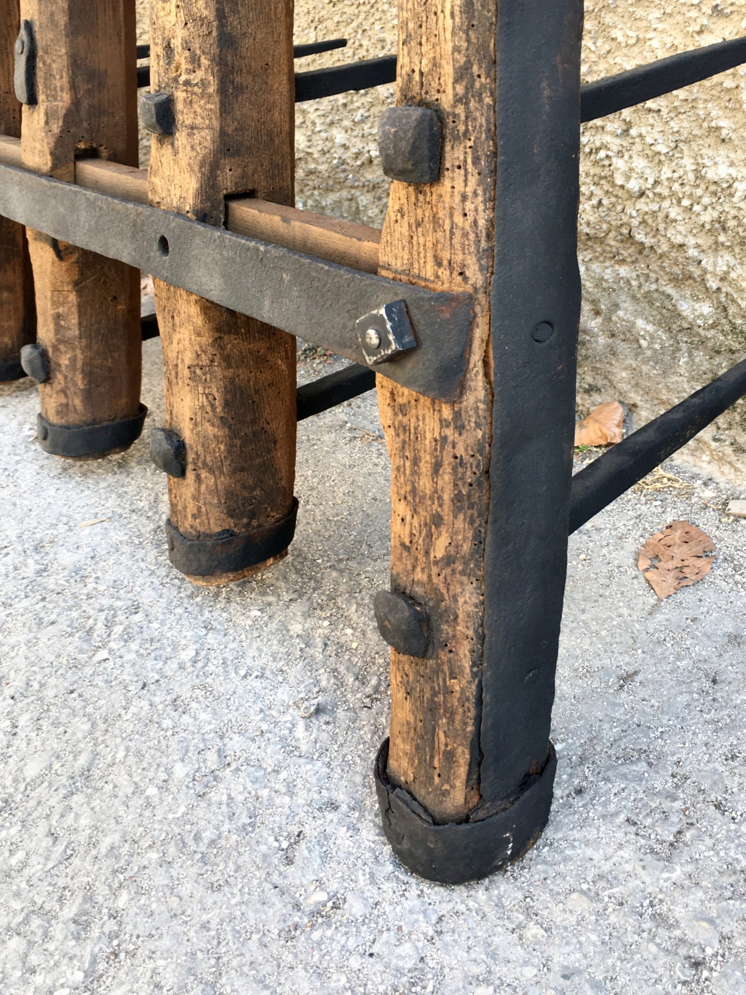 Antike bäuerliche Egge Holz handgeschmiedetes Eisen