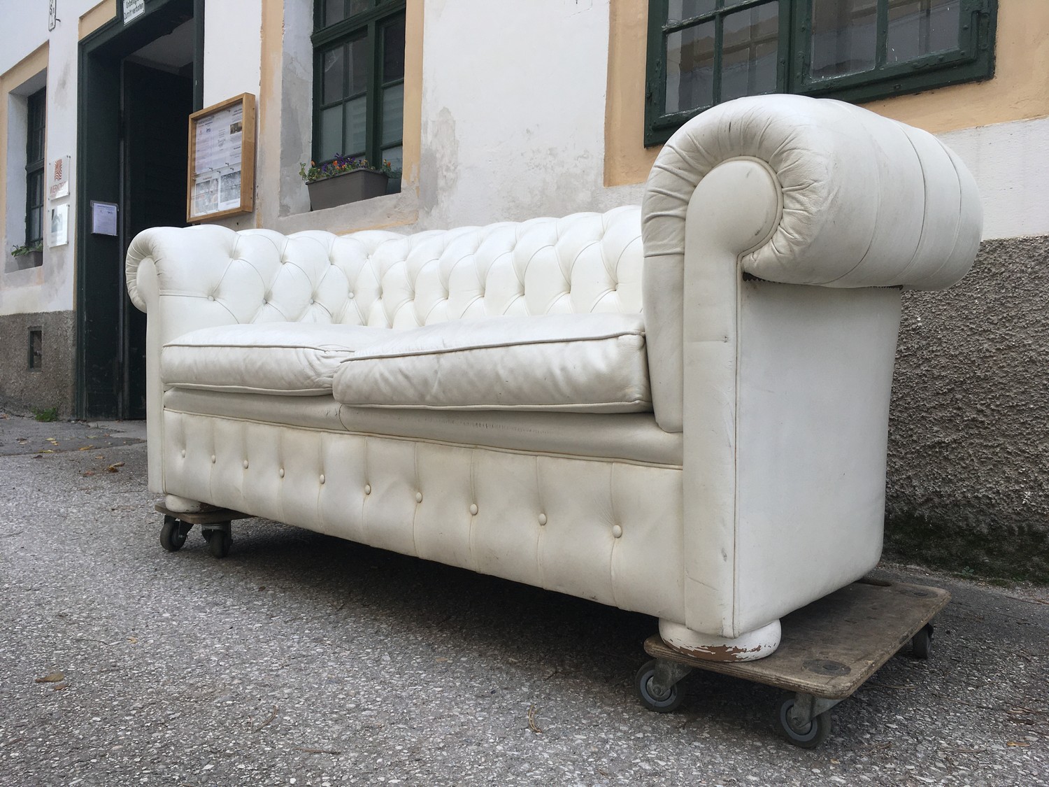 Sofa Couch Chesterfield Leder creme weiß Clubsofa Dreisitzer