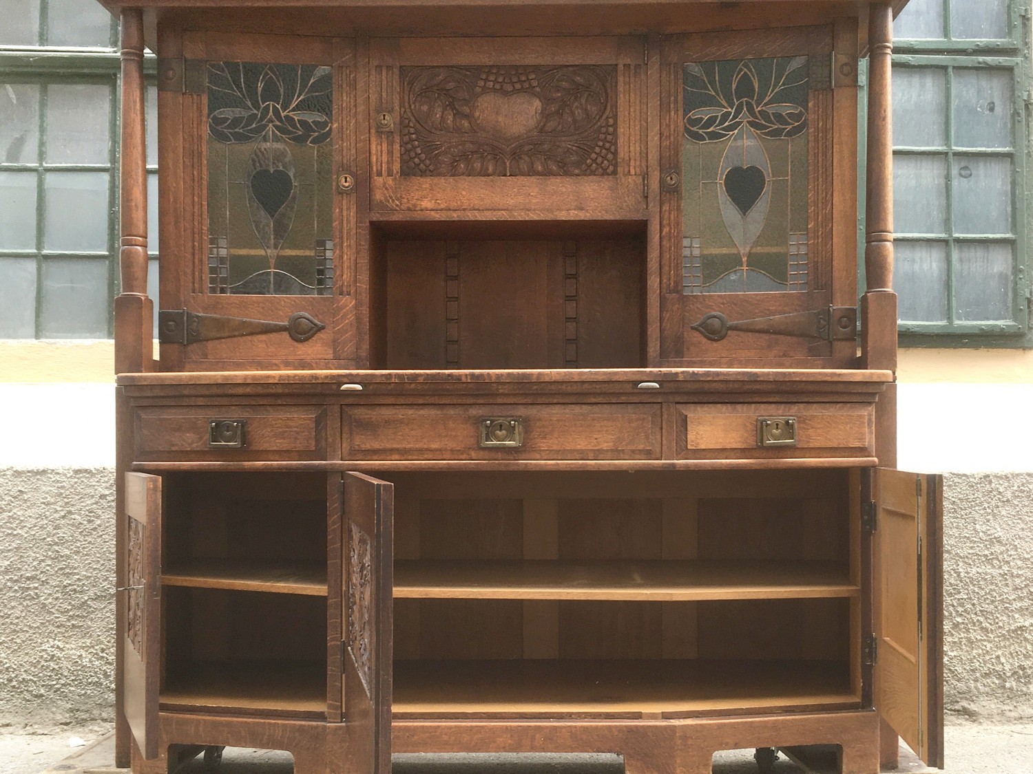 Kredenz August Ungethüm Jugendstil antik Kolo Moser Blätter Herzen Buffetschrank Schrank Buffet