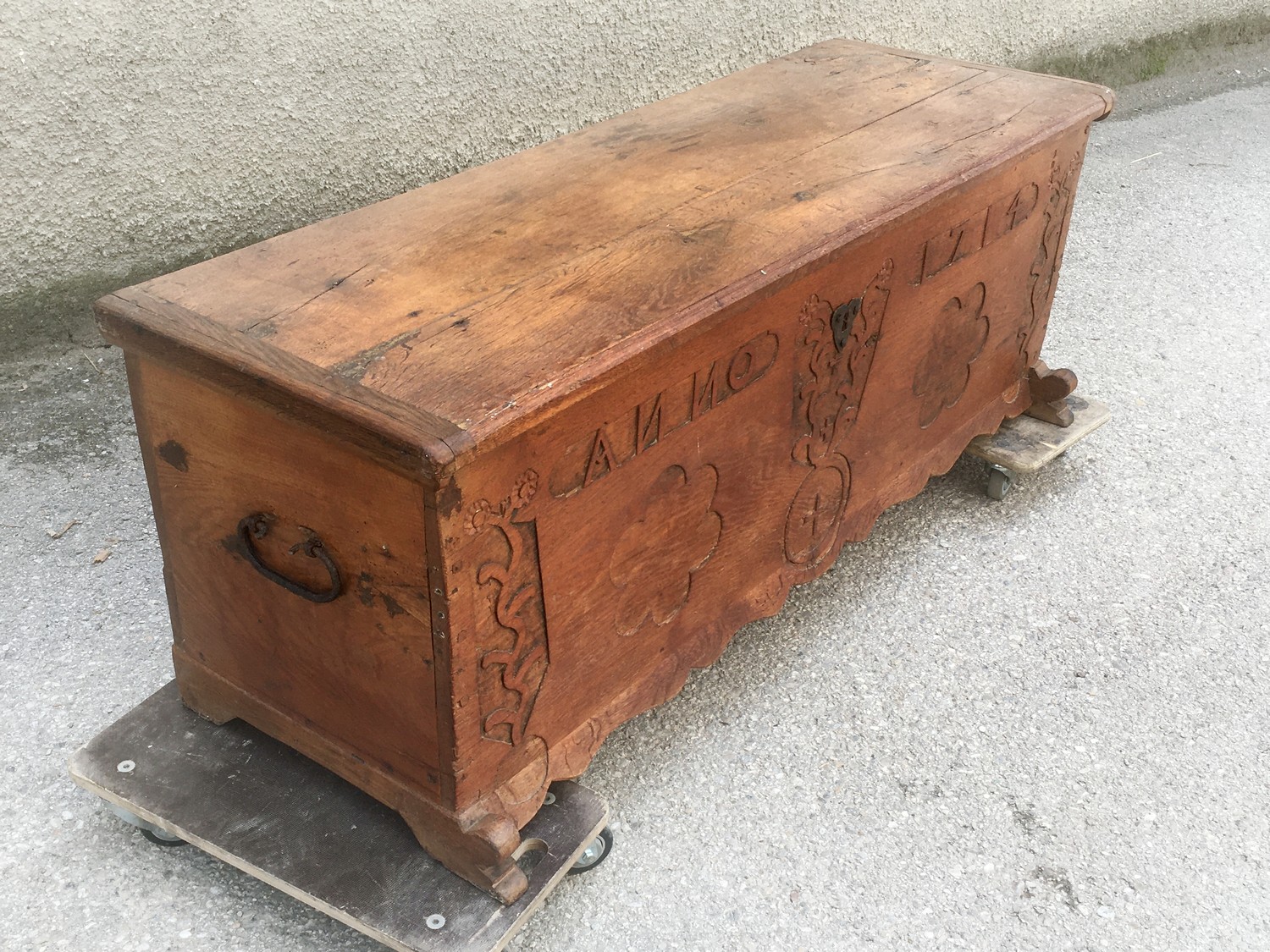 Flachdeckeltruhe antik massiv 17-Hundert