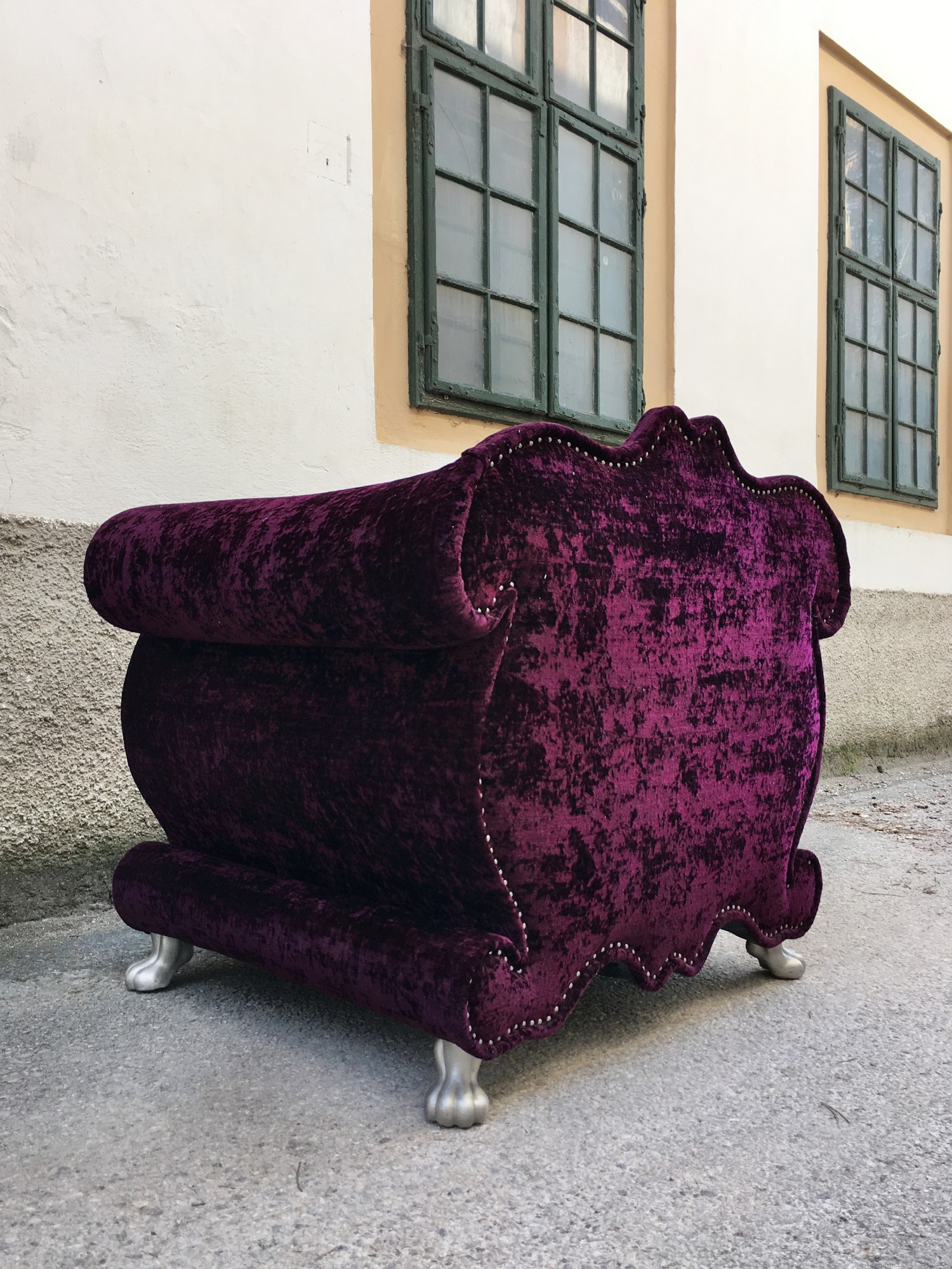 Bretz Sofastuhl Stuhl Emily Sessel Gaudi Ohlinda Barock Schimmersamt violett lila grau Löwentatzen Füße