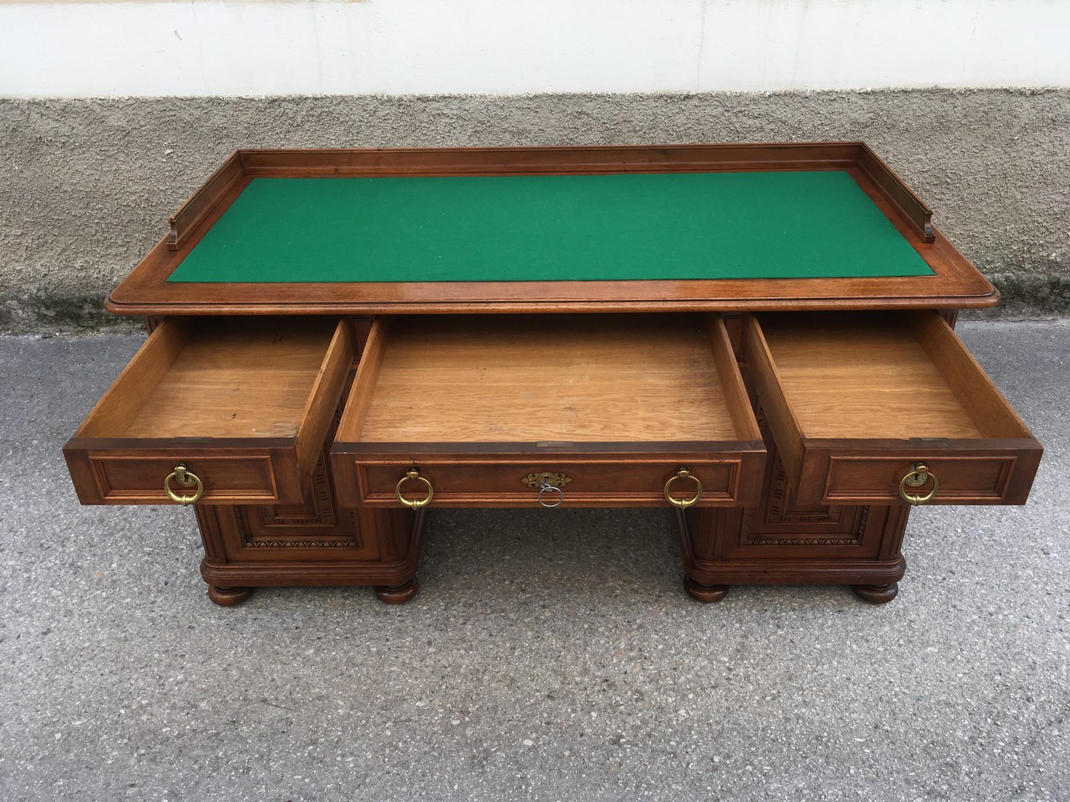 Schreibtisch Historismus antik restauriert groß Freisteher Herrenschreibtisch