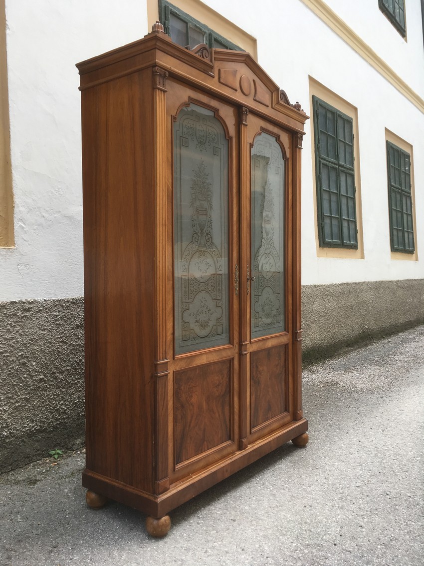 Buecherschrank antik