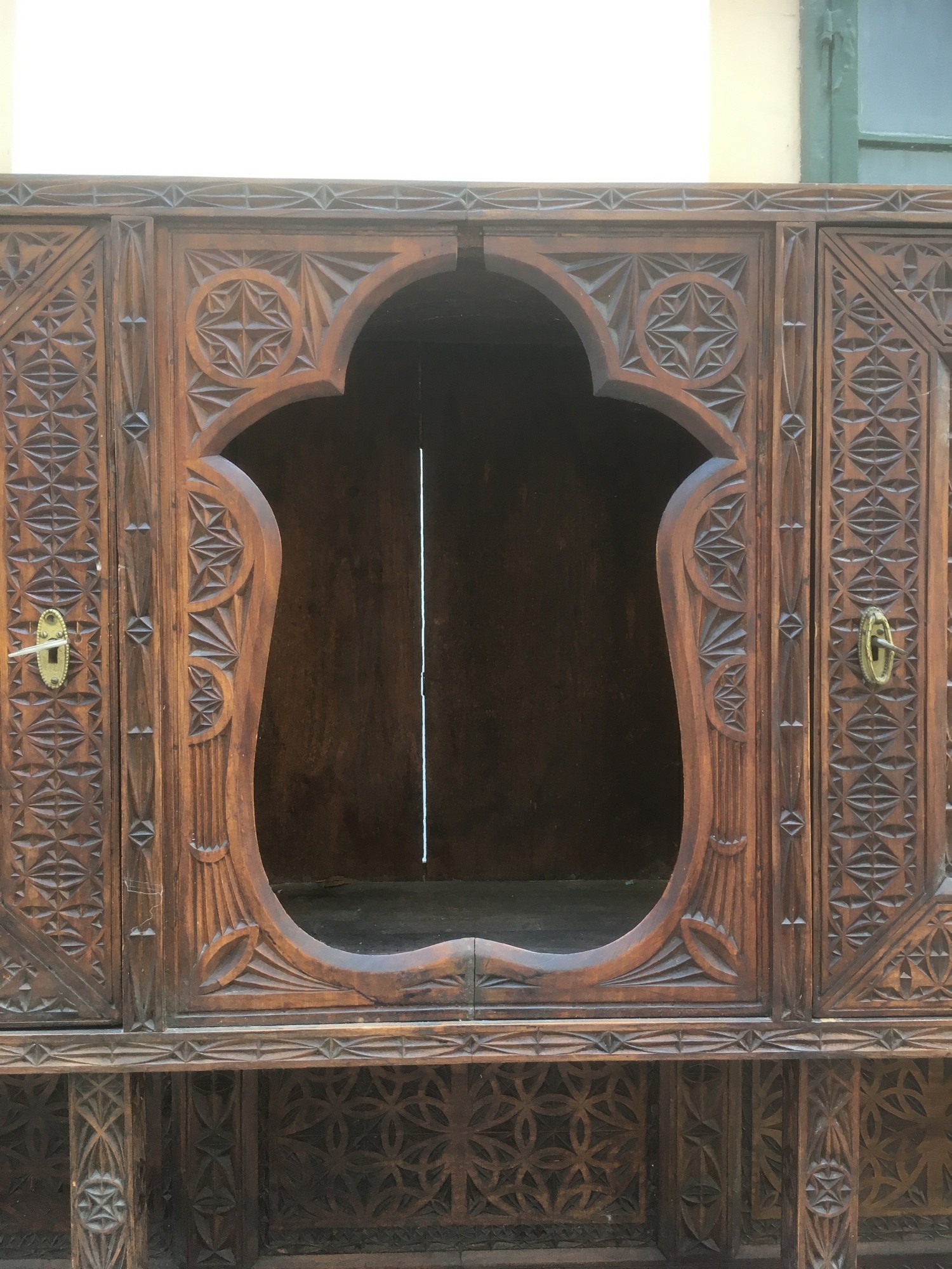 antikes Möbel Herstellungsland Europa im maurischem Stil