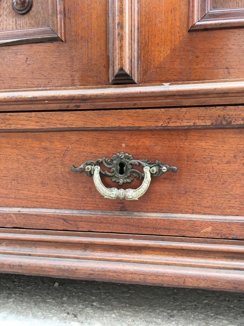 Kleiderschrank antik