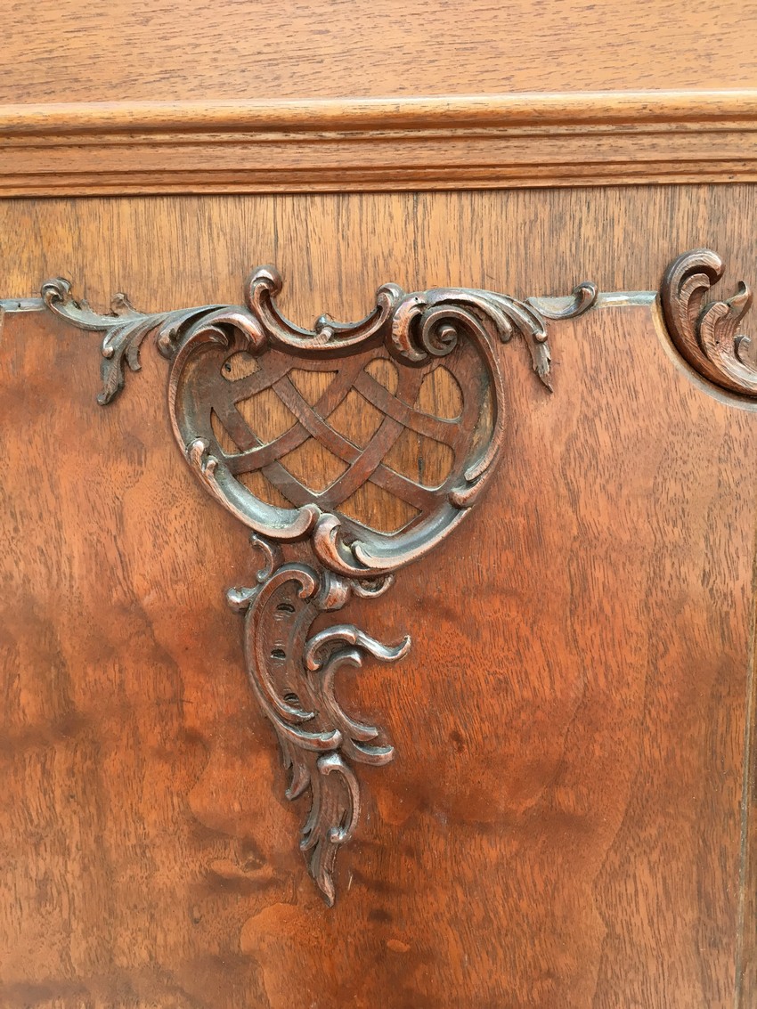 Gründerzeit Nussholz Schrank