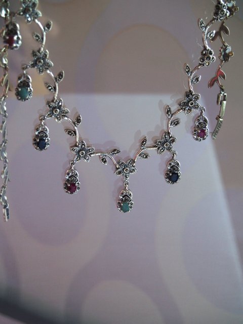 Rubine, Smaragde und tiefblaue Saphire Collier 925 Silber