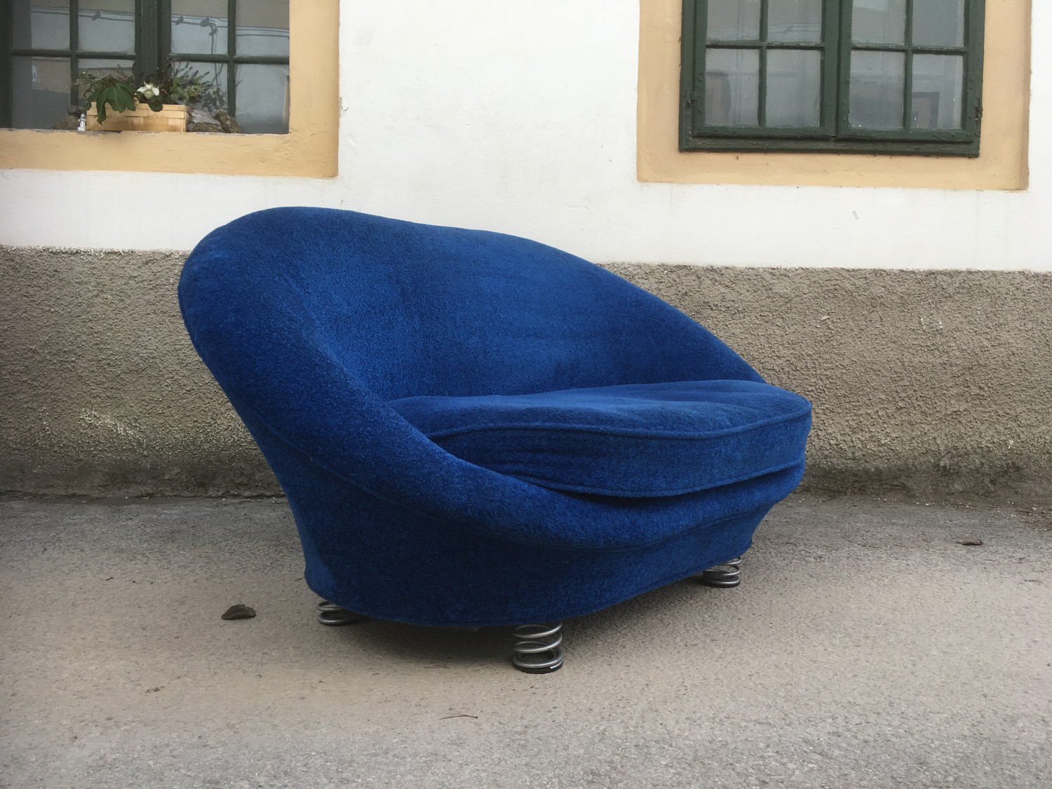 Bretz Sofa Pool Couch Zweisitzer blau Cultsofa Kräuselvelours