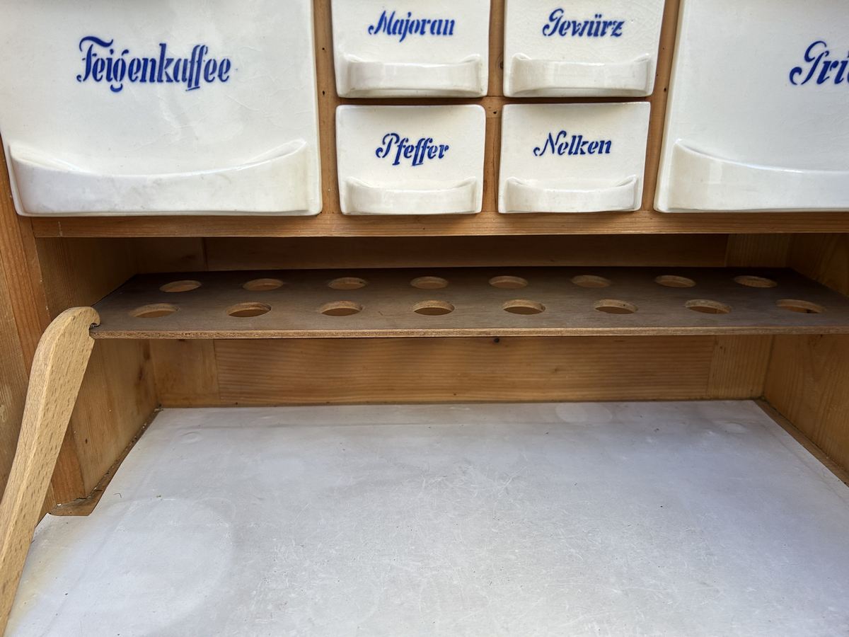 Vorratsschrank Vintage Schüttenregal