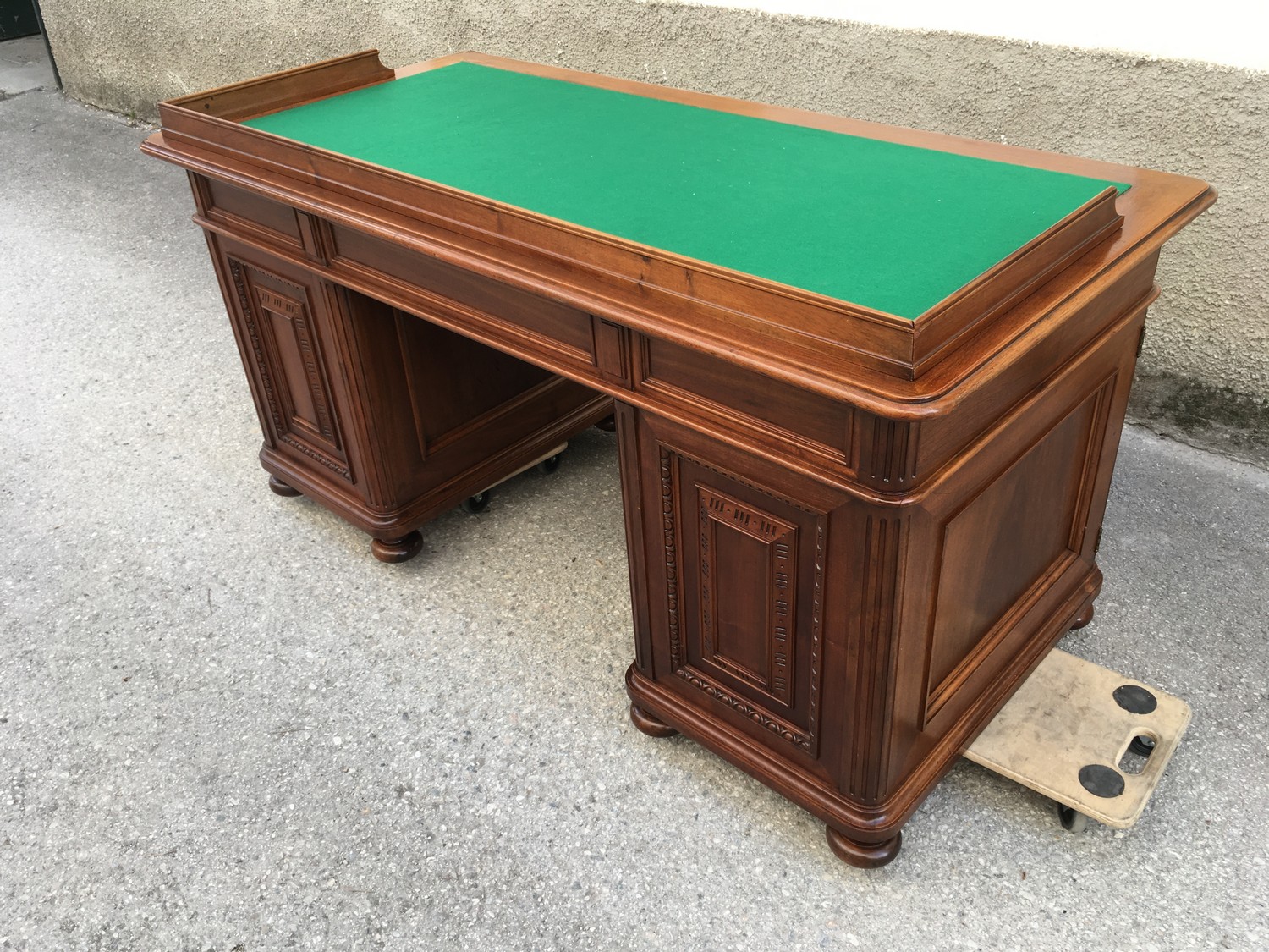 Schreibtisch Historismus antik restauriert groß Freisteher Herrenschreibtisch