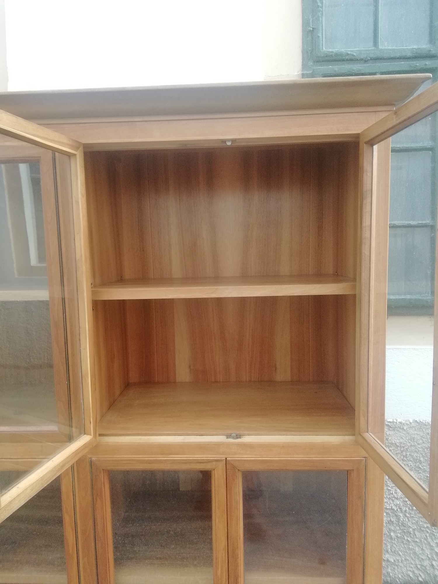 Vitrine hochwertiger Schrank schlichte Fertigung Bücherschrank Geschirrschrank Geschirrvitrine Skandi Danish Design Möbel