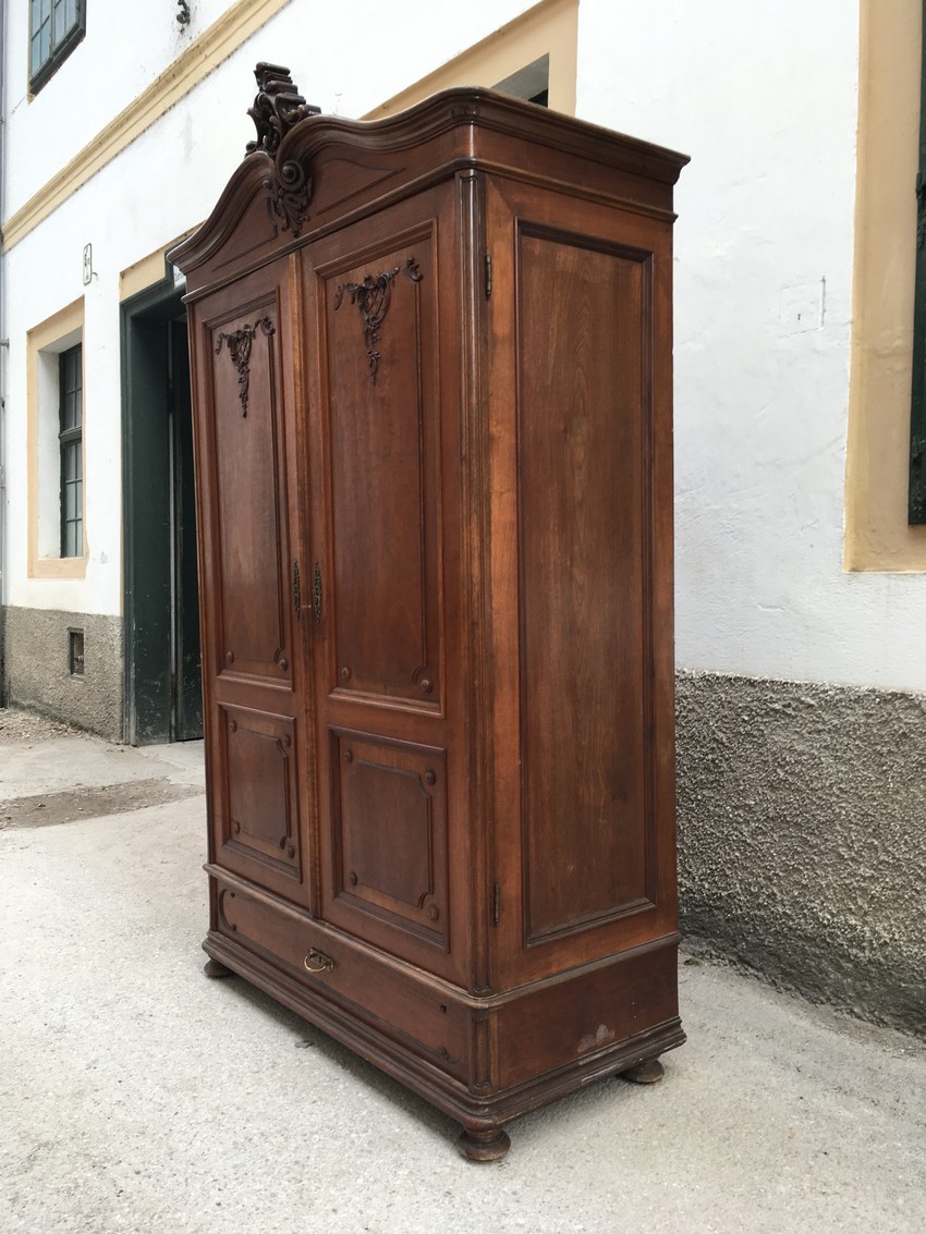 Historismus Kleiderschrank antik