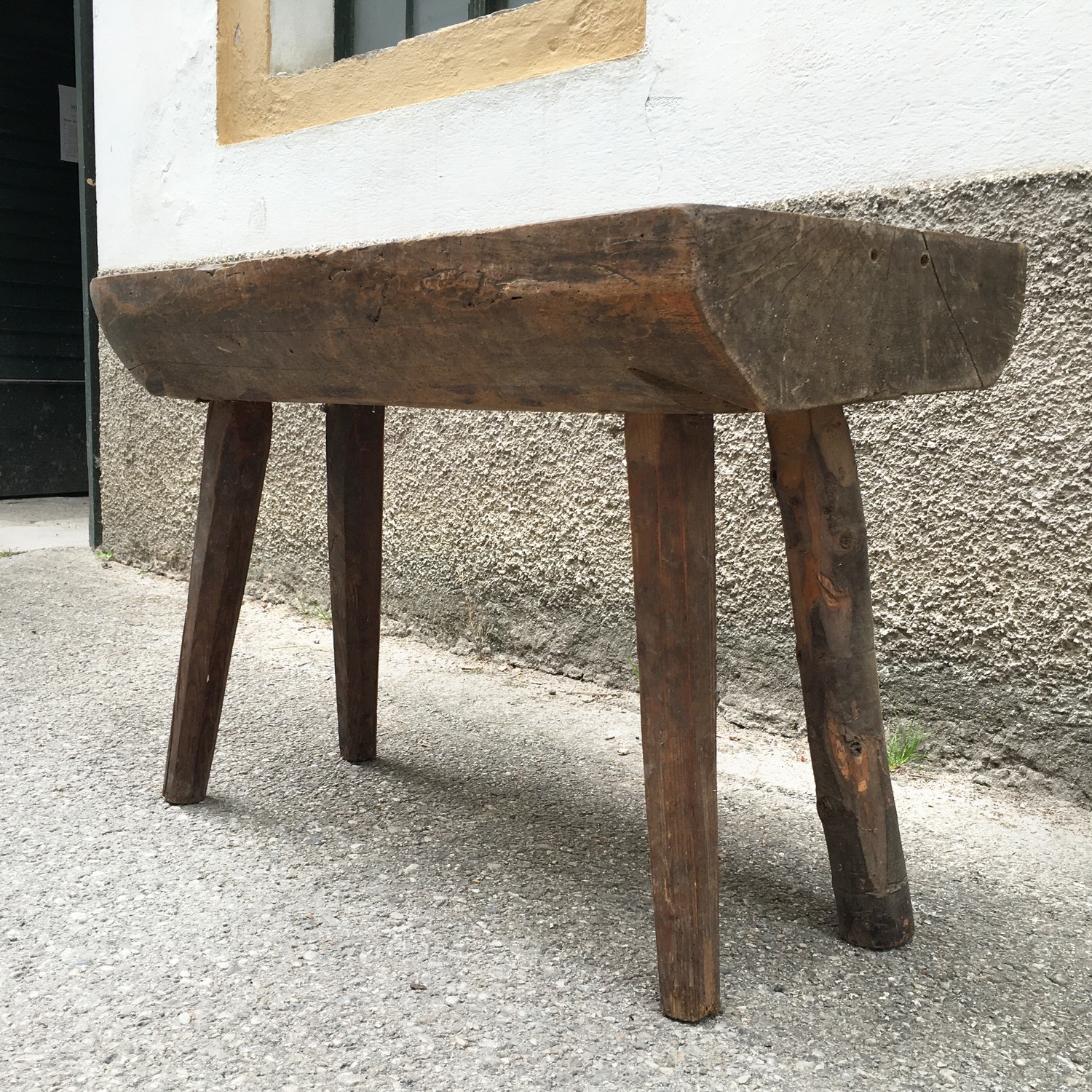 Bauerntisch antik Vollholz Hackstock Blumenbank Möbel Weinstube Bar