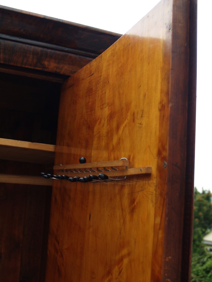 Garderobenschrank antik