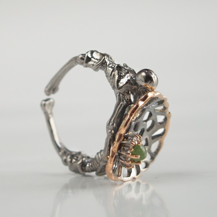 Ring 925 Silber handgemacht Edelstein Demantoid Skelett Totenkopf