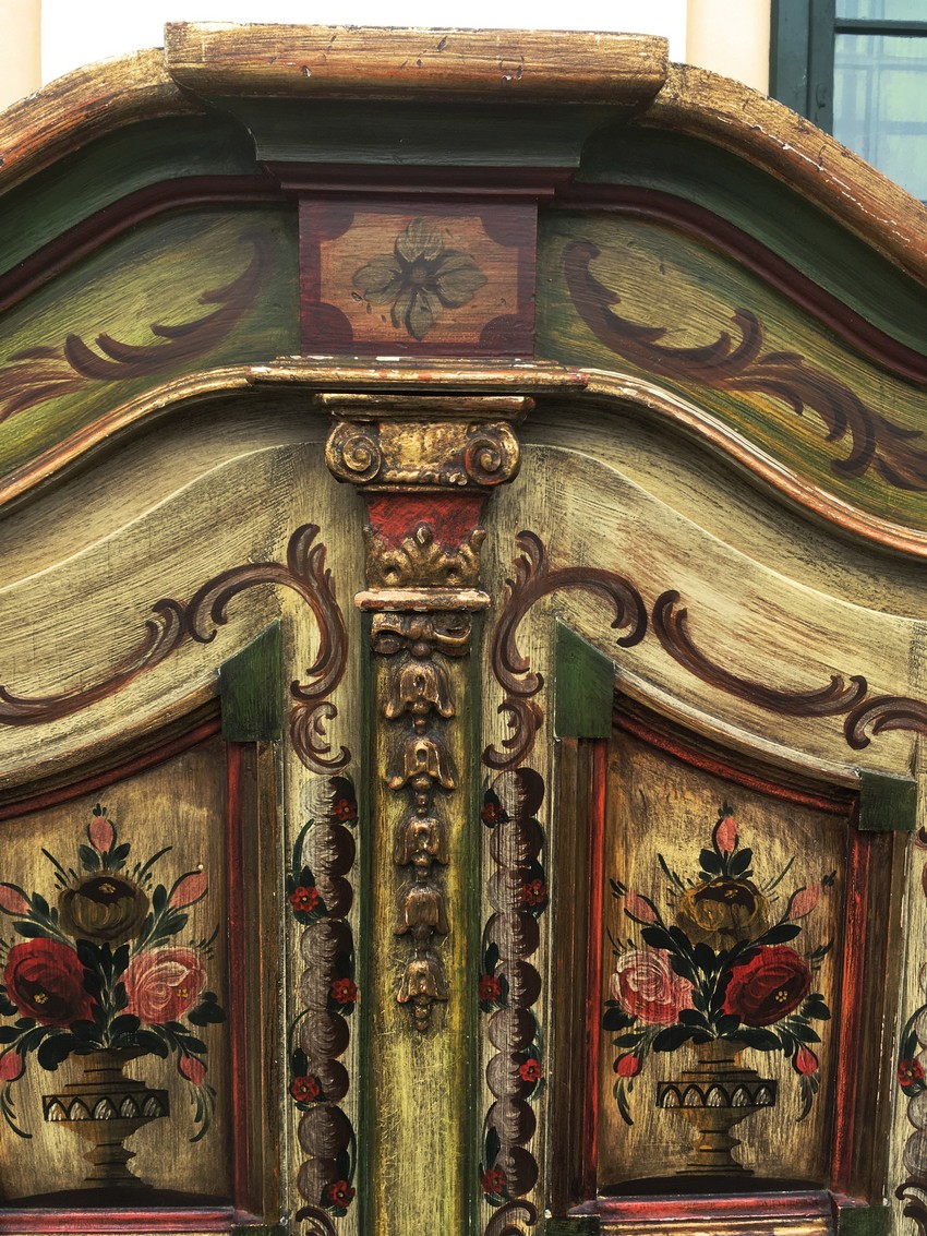 Kleiderschrank handbemalt