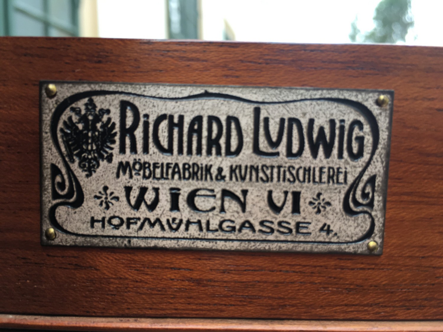 Vitrinenschrank antik Bücherschrank Vitrine Schrank Jugendstil Richard Ludwig Blumengirlanden