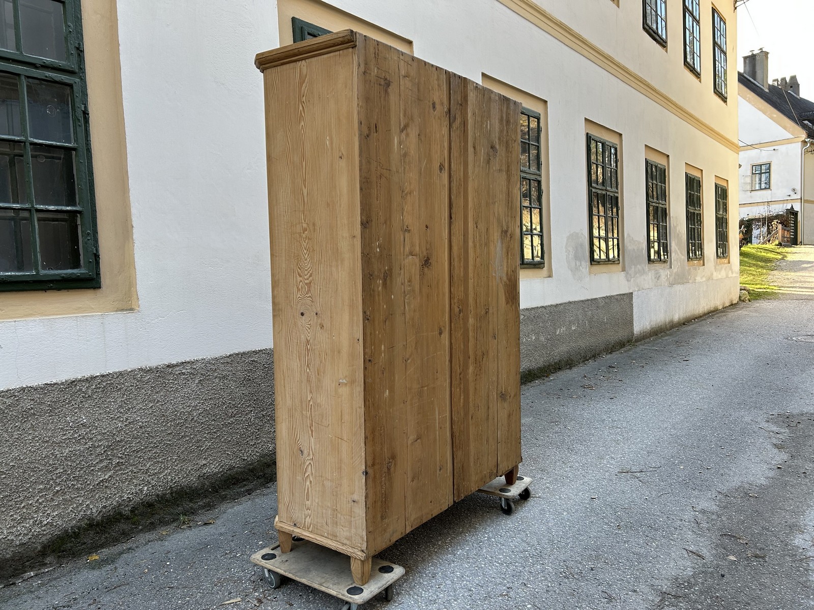 Rustikaler Schrank Vintage