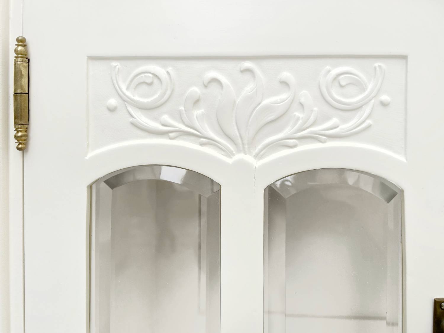 antiker Schrank facettierte Gläser