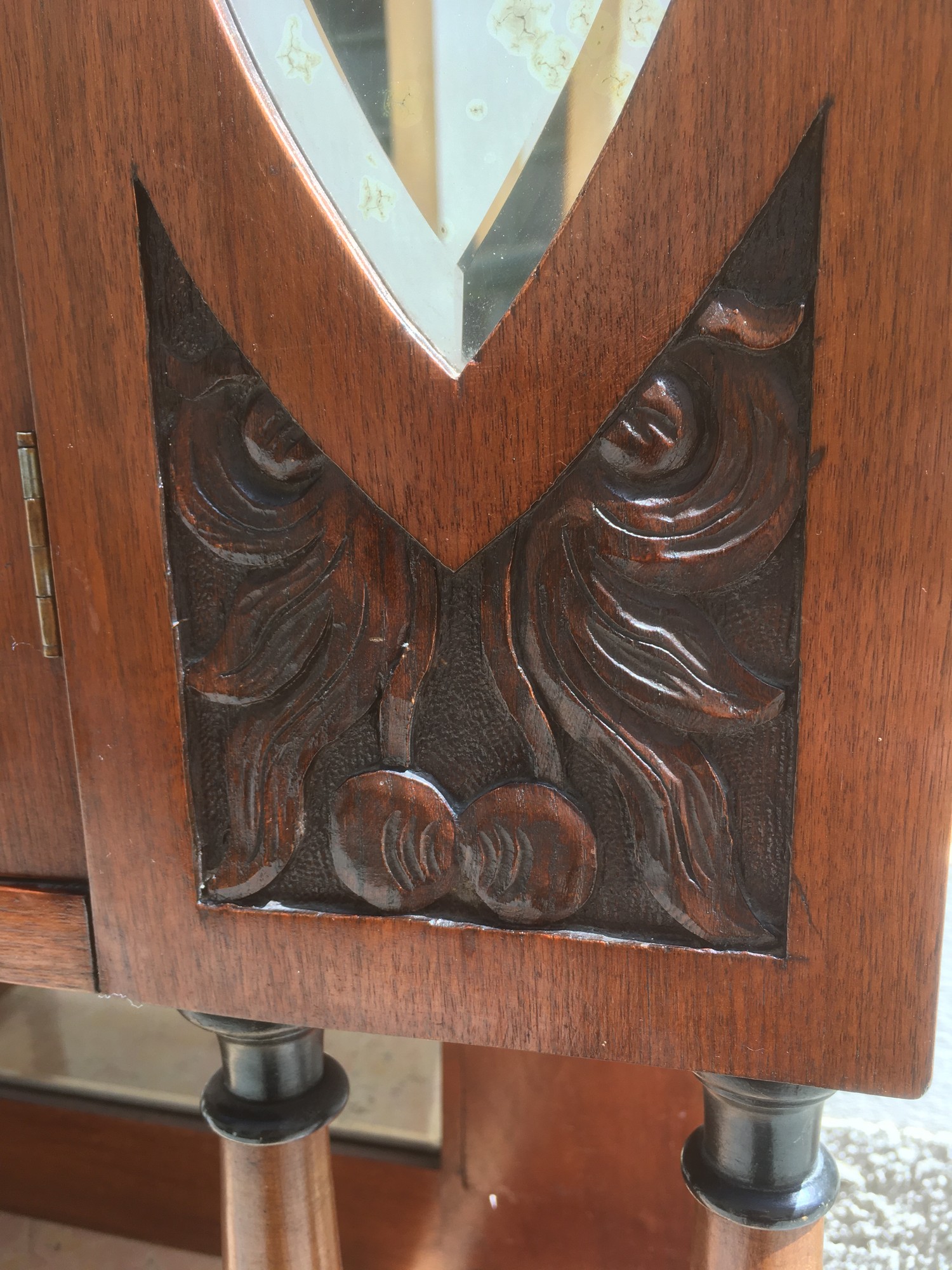 Jugendstil Schrank ArtNouveau secessionistisch Kredenz Vitrine antik Kirschen beschnitztJugendstil