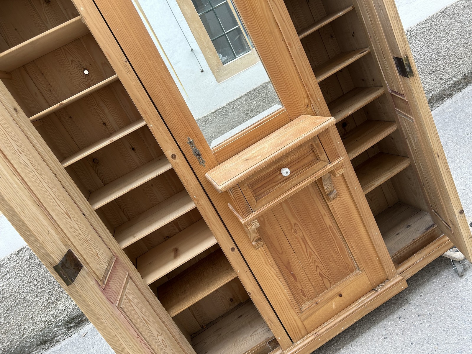 Antiquität Bauernschrank antike Garderobeschrank Vollholz Möbel