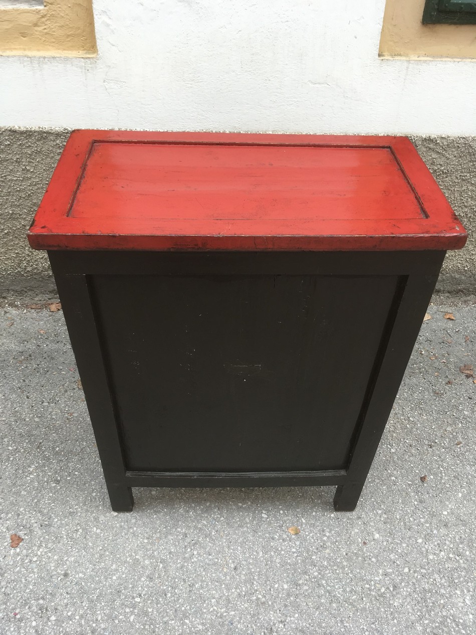 Hochzeitsschrank China rot gold Mönch