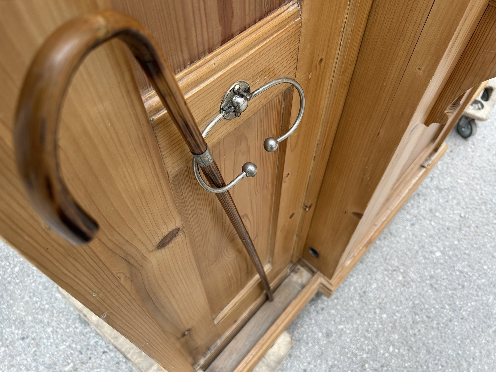 Antiquität Bauernschrank antike Garderobeschrank Vollholz Möbel