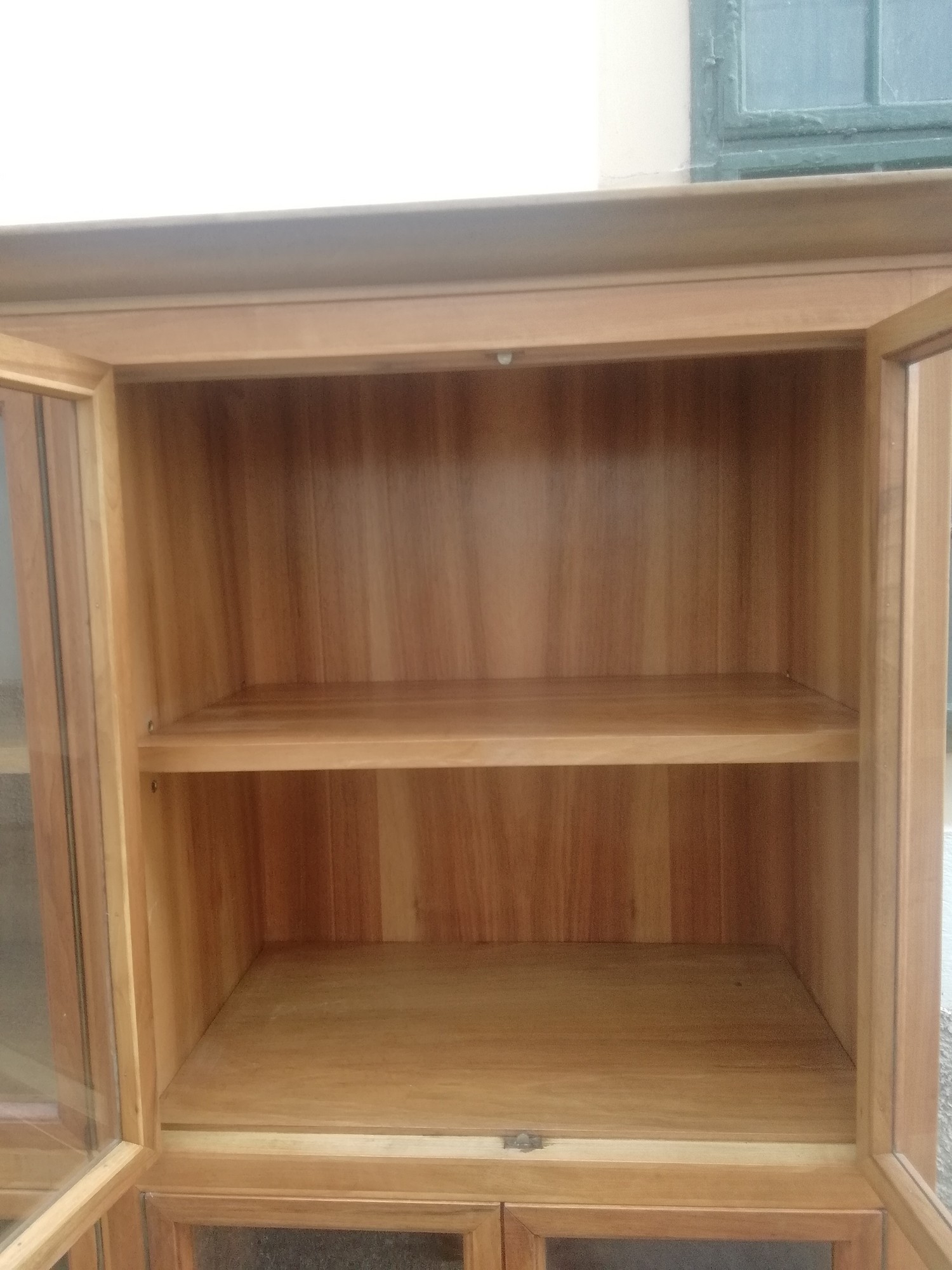 Vitrine hochwertiger Schrank schlichte Fertigung Bücherschrank Geschirrschrank Geschirrvitrine Skandi Danish Design Möbel